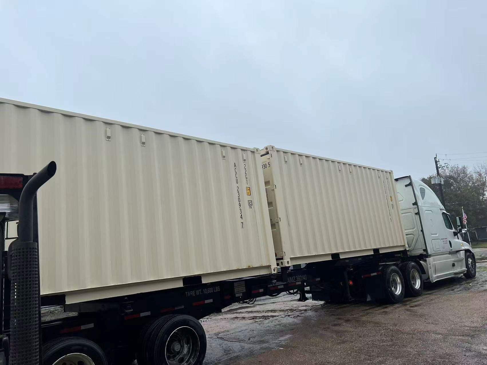 Container transportation at a delivery location