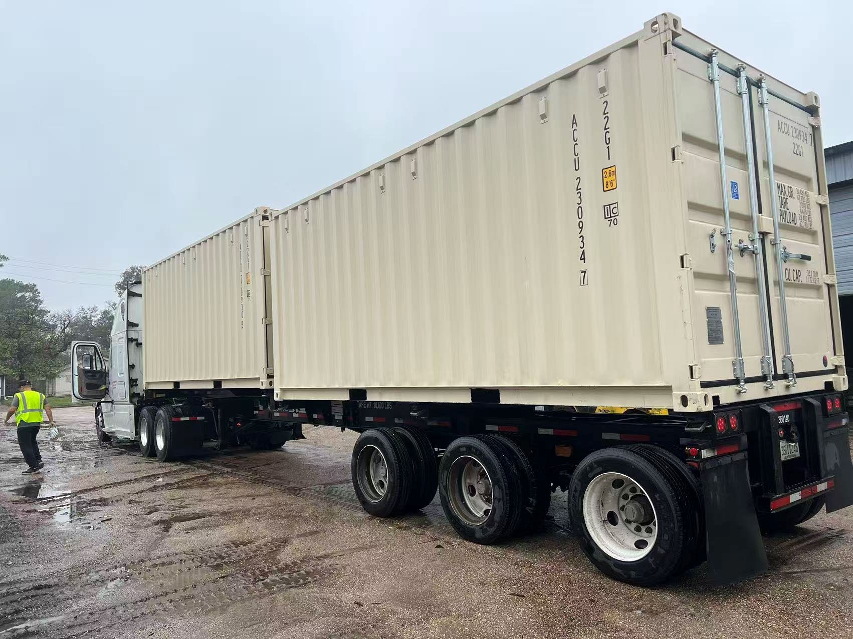 Shipping container mounted on a multi-axle chassis